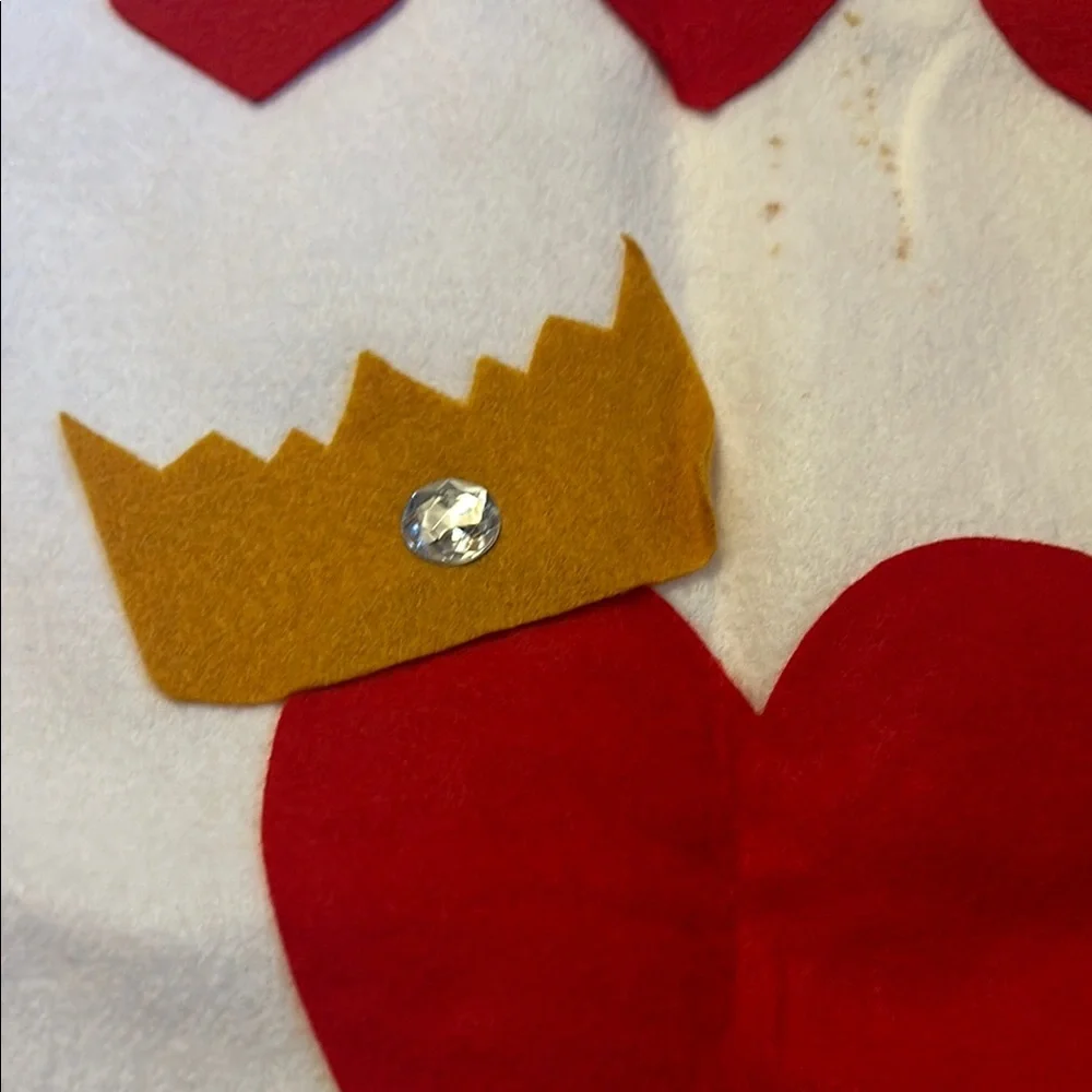 Heart Patterned White and Red Vest Alice in wonderland card